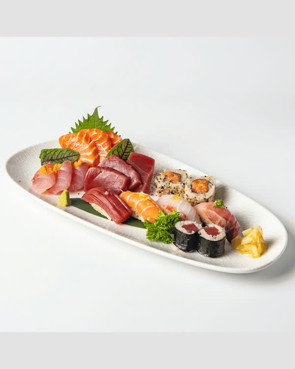 Combinado de sushis e sashimis